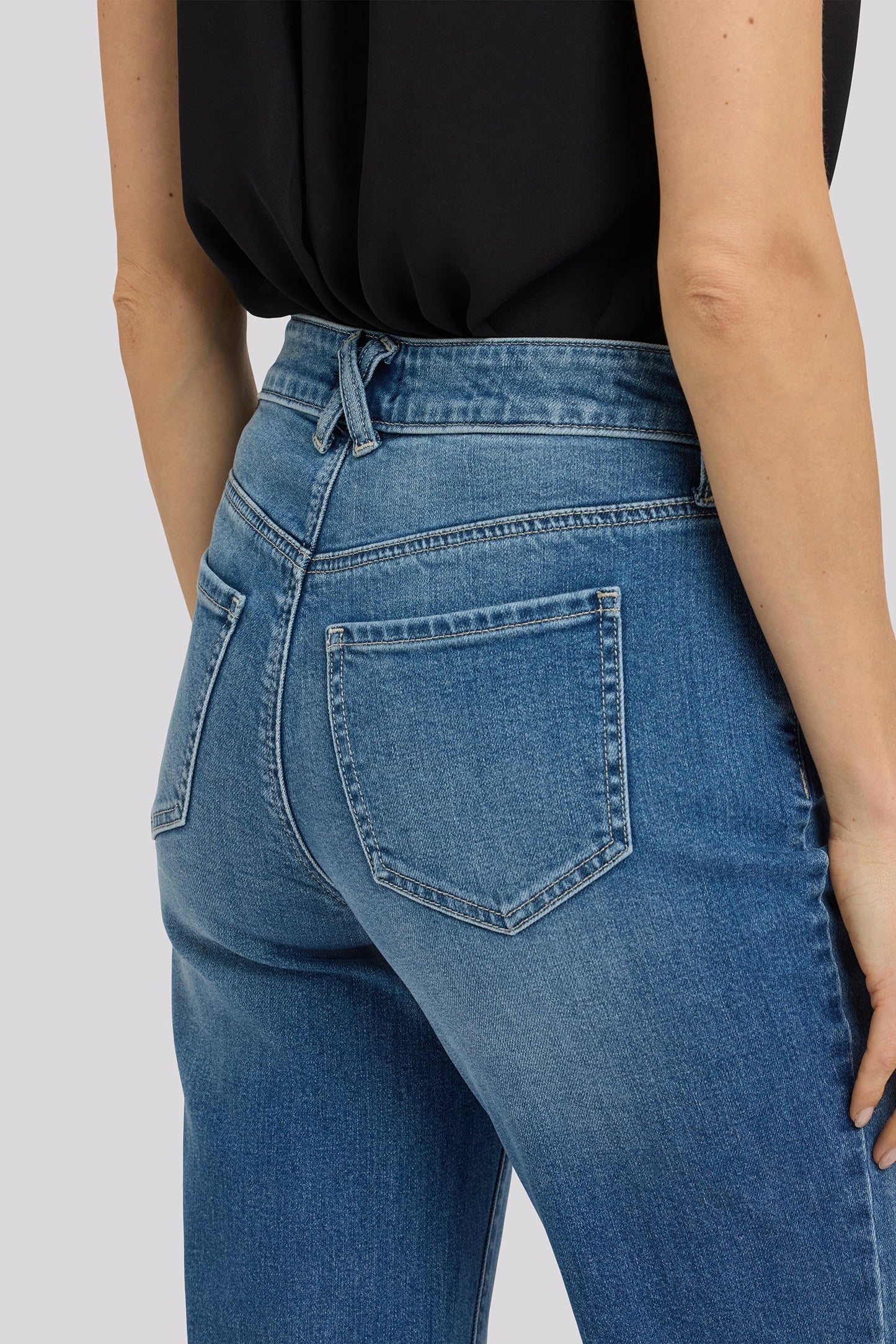 Bailey Relaxed Straight Ankle Jeans In Petite - Sun Soak