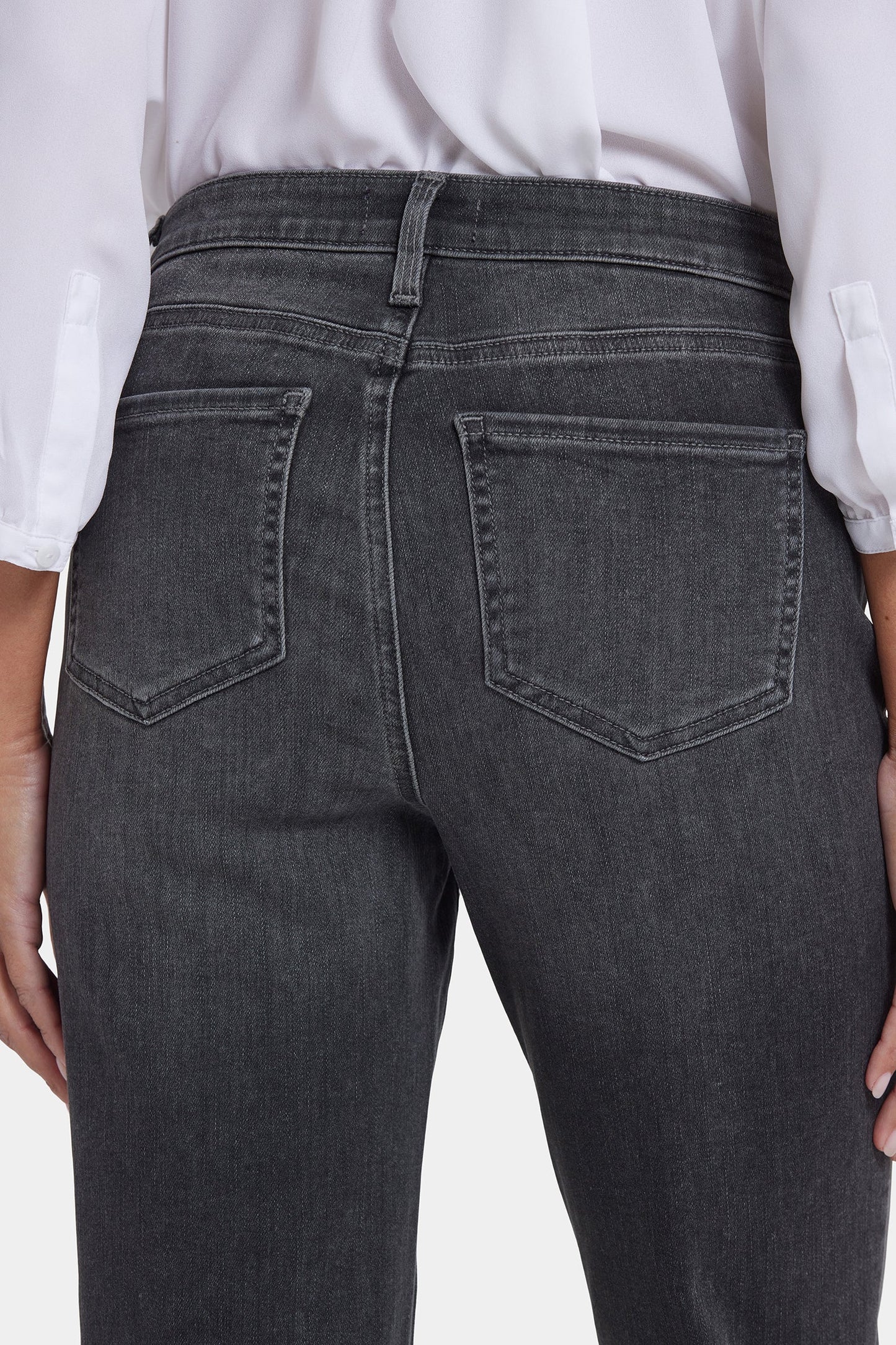 Sheri Slim Jeans In Petite - Gloomy Marais